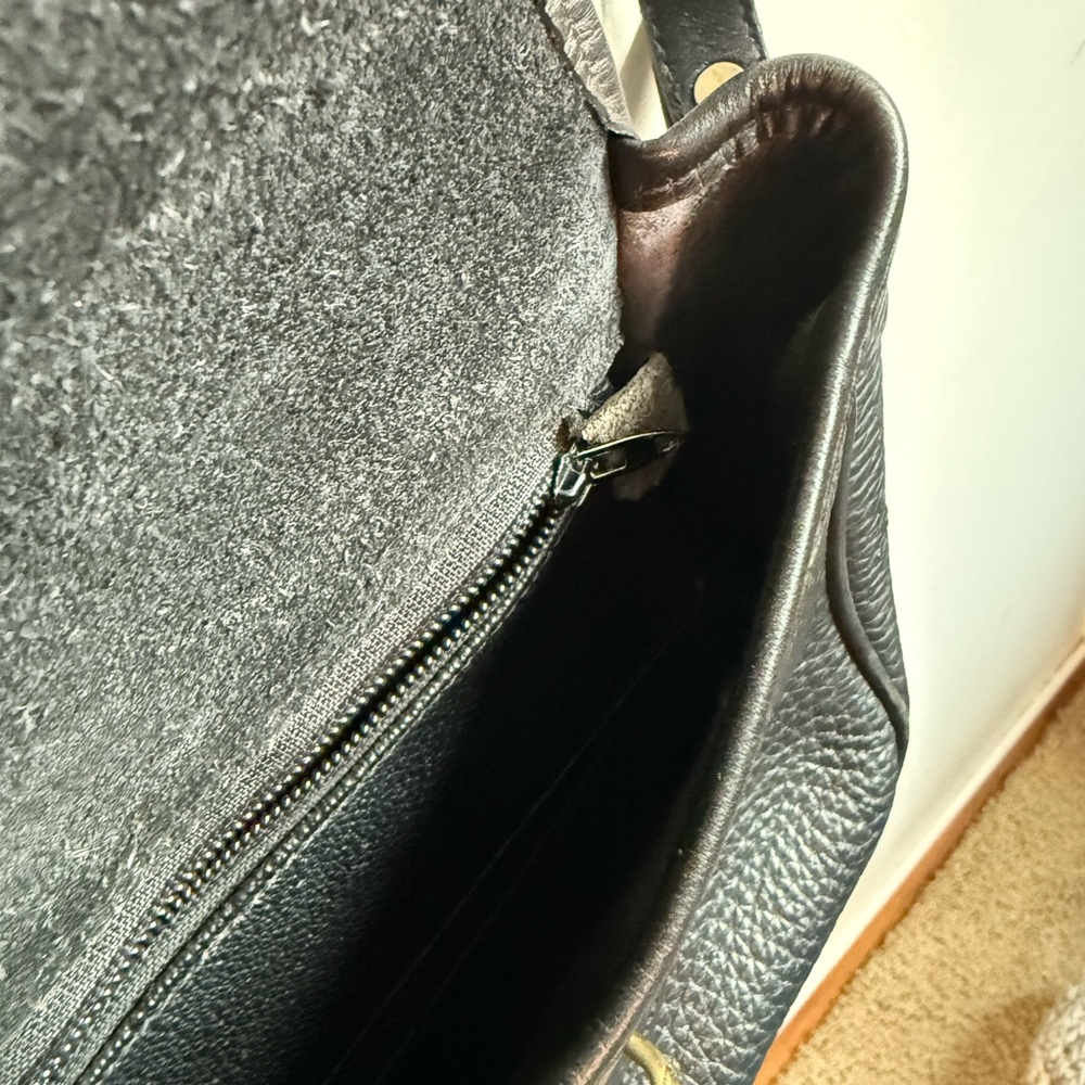 Vintage Dooney & Bourke, all leather black equestrian crossbody bag. - Picture 7 of 13